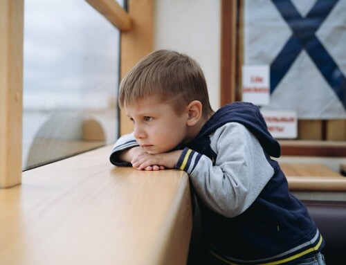 Mag deze lieve jongen bij jou thuis meegenieten en spelen?