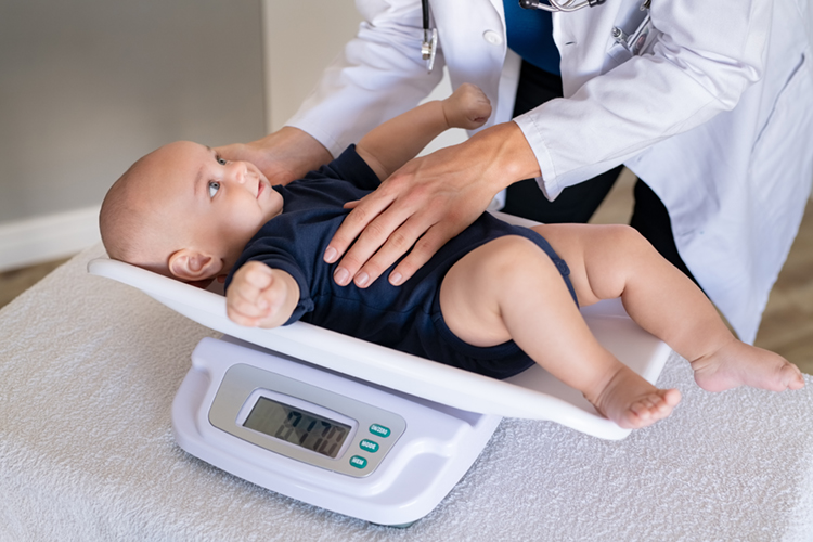 Close,Up,Of,A,Doctor,Checking,Weight,Of,Cute,Little