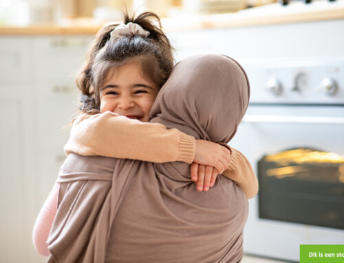 Vanuit mama’s armen de wereld in..