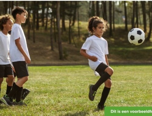 Wie trapt er een balletje met deze voetbalfans?