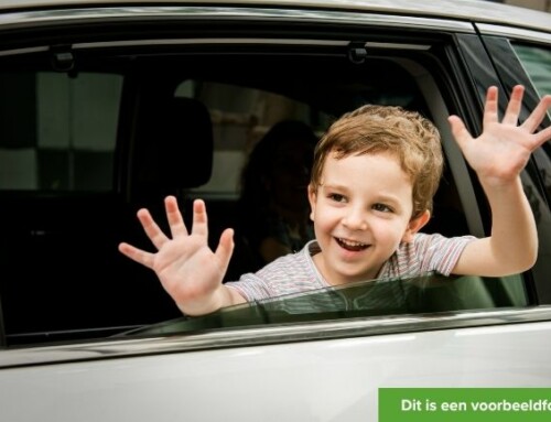 Bij wie mag deze superlieve jongen na school komen spelen?